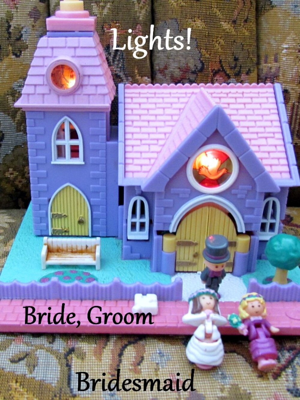 POLLY POCKET WEDDING CHAPEL; LIGHTS UP & OPENS w ROOMS; VINTAGE w ORIG PEOPLE!